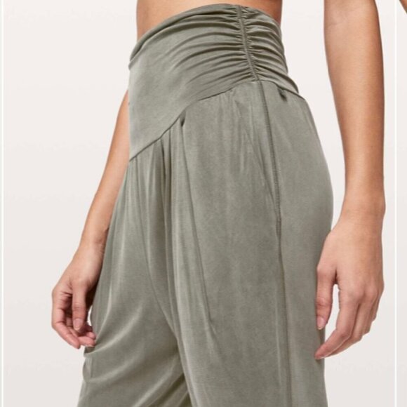 Lululemon Into Something Good Pant-Size 2 - Picture 6 of 16